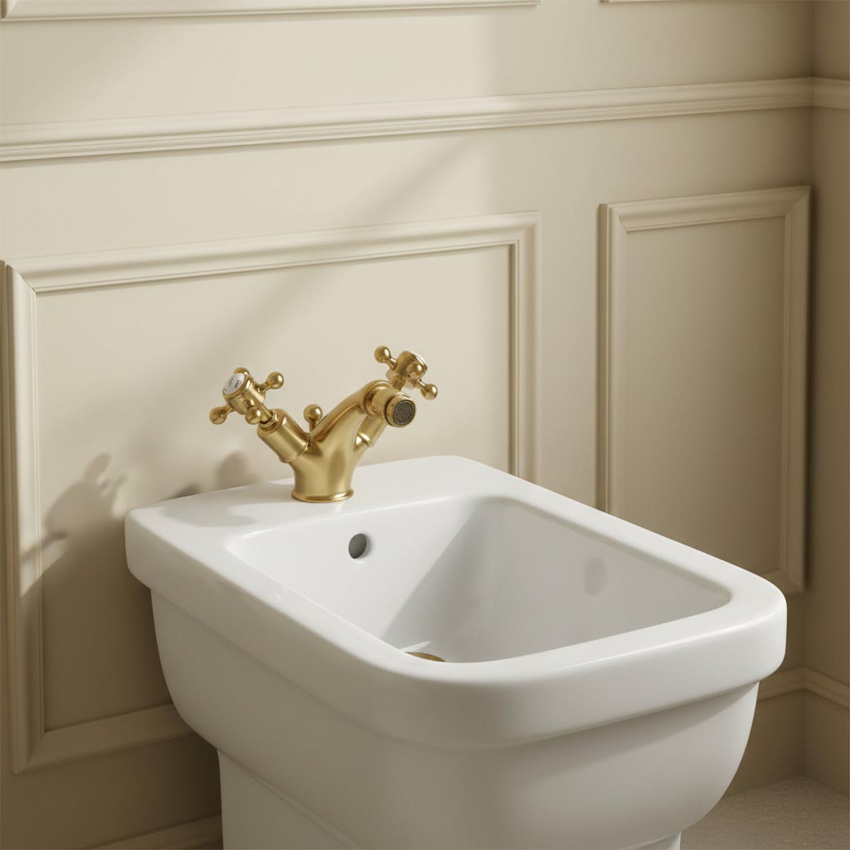 Traditional bidet tap Main image