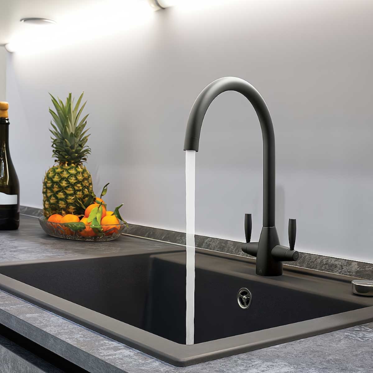 black kitchen tap Main image
