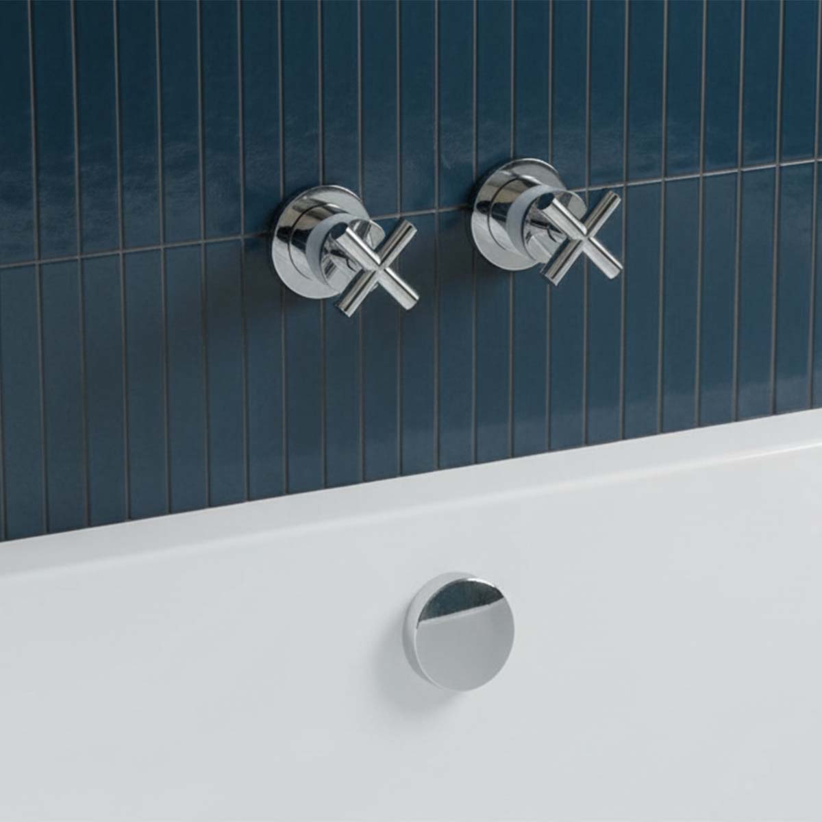 Wall Mounted Side Valves with Overflow Bath Filler and Click Clack Waste