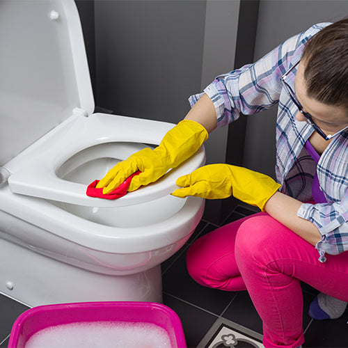 How to Clean Your Toilet When You Don’t Have a Toilet Bowl Brush